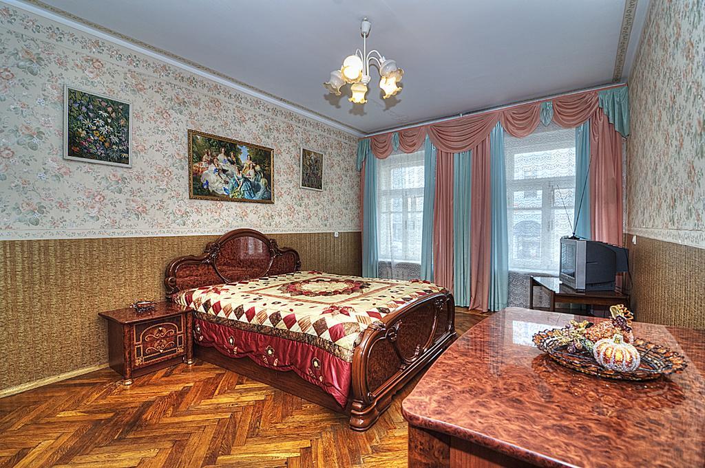 Apartment Na 7-Ya Krasnoarmeyskaya San Petersburgo Habitación foto